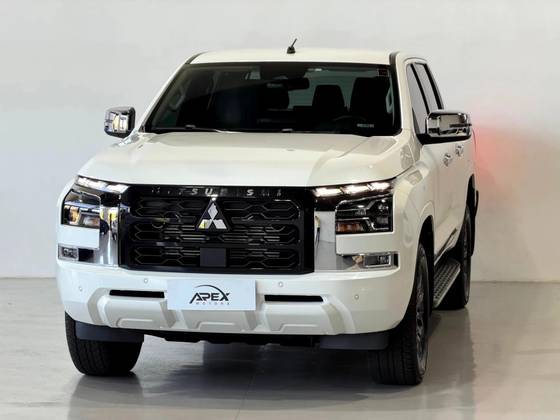 MITSUBISHI TRITON 2.4 BITURBO DIESEL CD HPE-S 4X4 AUTOMÁTICO MITSUBISHI TRITON 2.4 BITURBO DIESEL CD HPE-S 4X4 AUTOMÁTICO